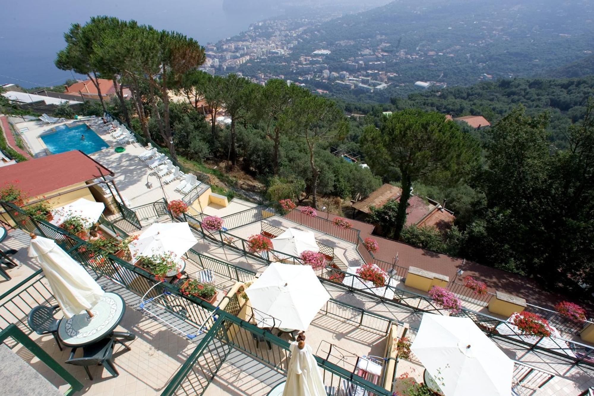 Residence Le Terrazze Sorrento Esterno foto