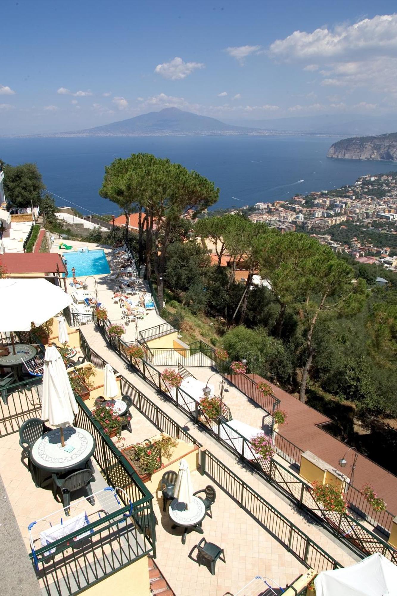 Residence Le Terrazze Sorrento Esterno foto