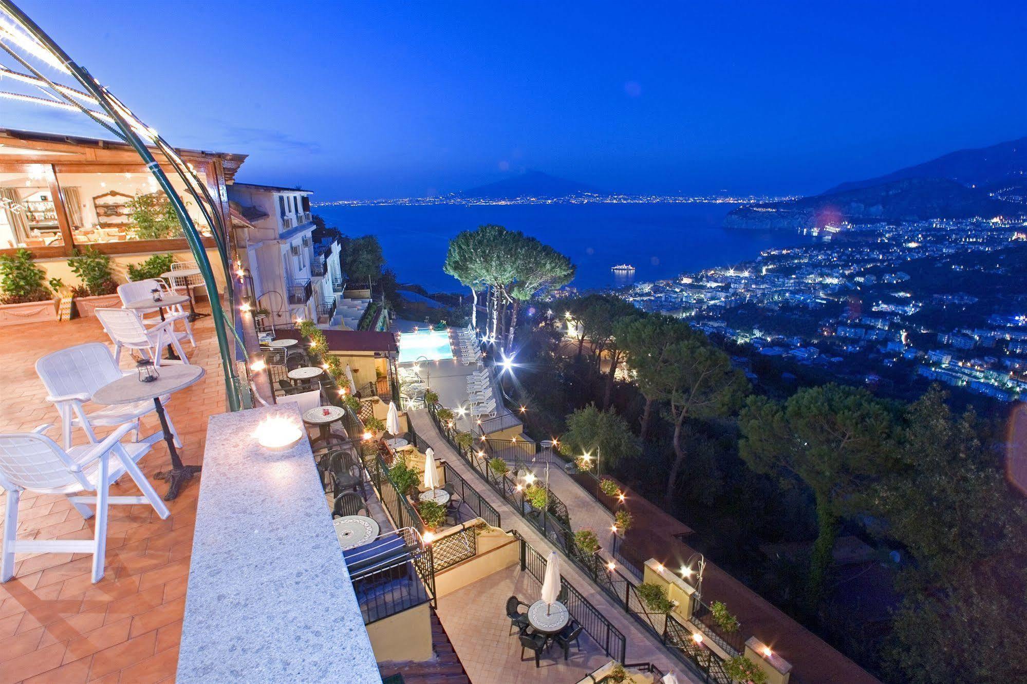 Residence Le Terrazze Sorrento Esterno foto